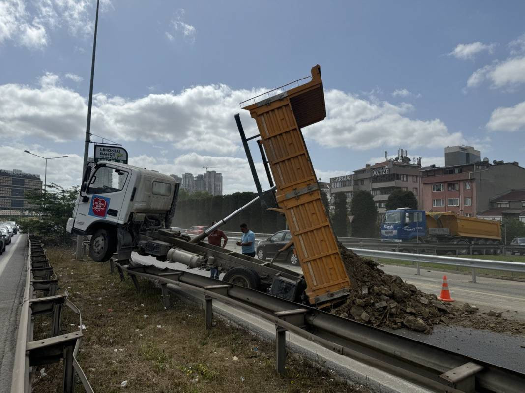 Damperli kamyon böyle şaha kalktı! Görenler şaştı kaldı - Resim: 14